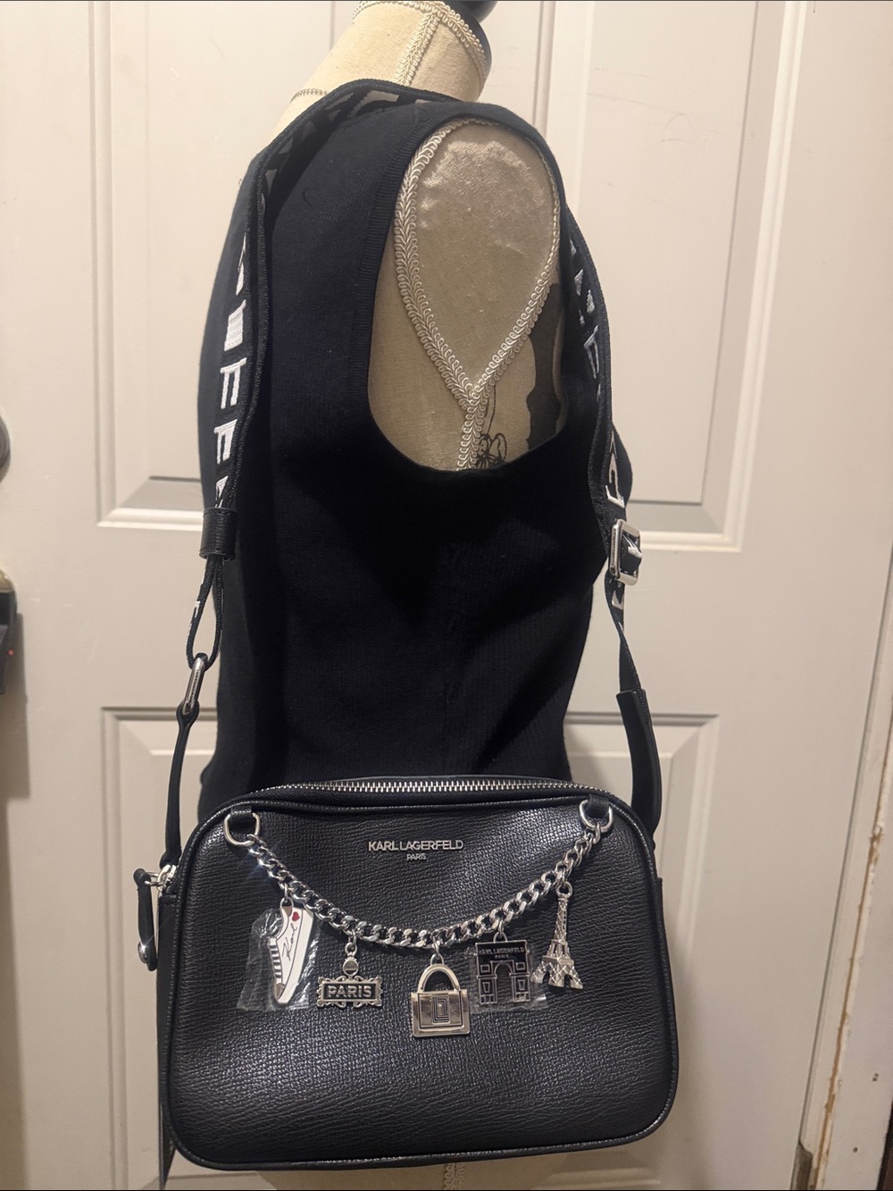 New Karl Lagerfeld Black Crossbody with Paris Charm Chain - Picture 3 of 6